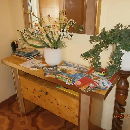 Casa Bella Attico Fronte Mare Con Piscina